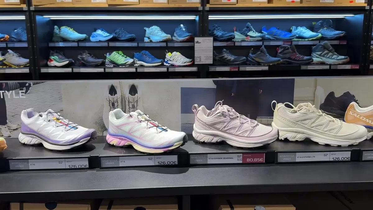 Salomon display with two XT-6 colourways at €126 each and an XT-6 Expanse Seasonal marked €80.85.